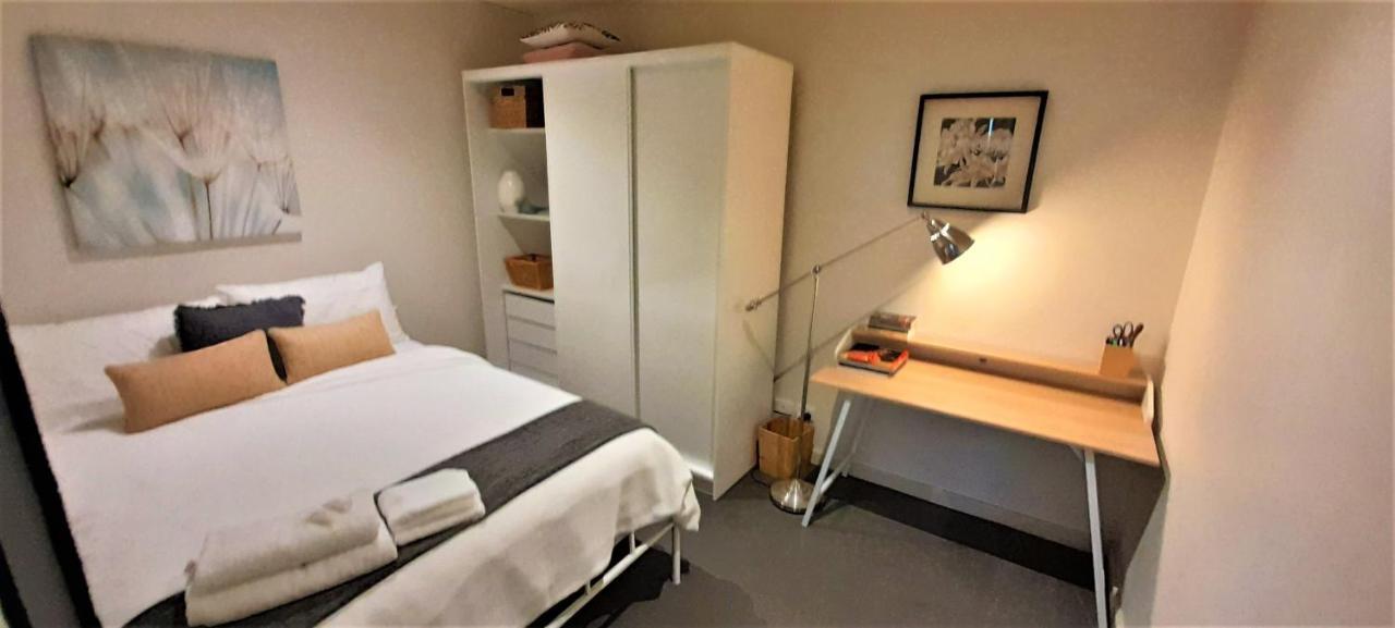 Beautiful Apartment 100Mts Near The Beach In Port Melbourne Eksteriør billede