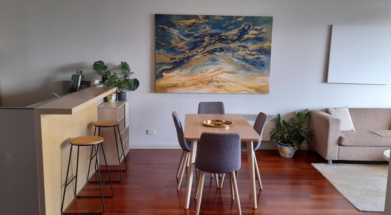 Beautiful Apartment 100Mts Near The Beach In Port Melbourne Eksteriør billede