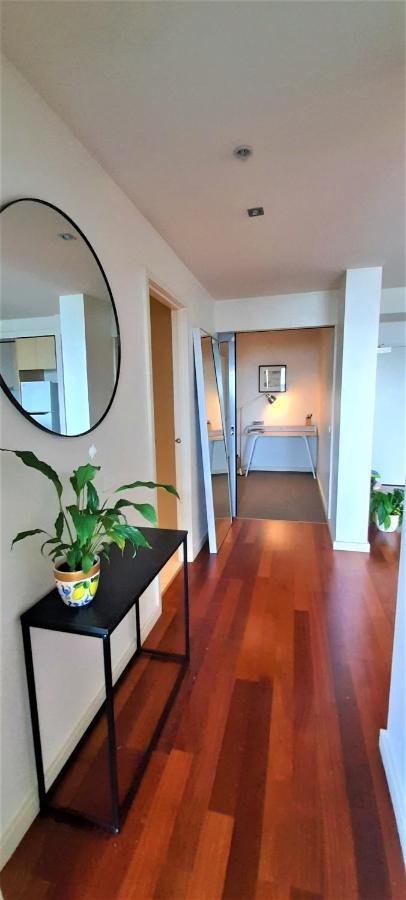 Beautiful Apartment 100Mts Near The Beach In Port Melbourne Eksteriør billede